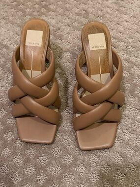 Dolce Vita Nude Padded Crisscross Block Heel Mule Sandals Size 6.5